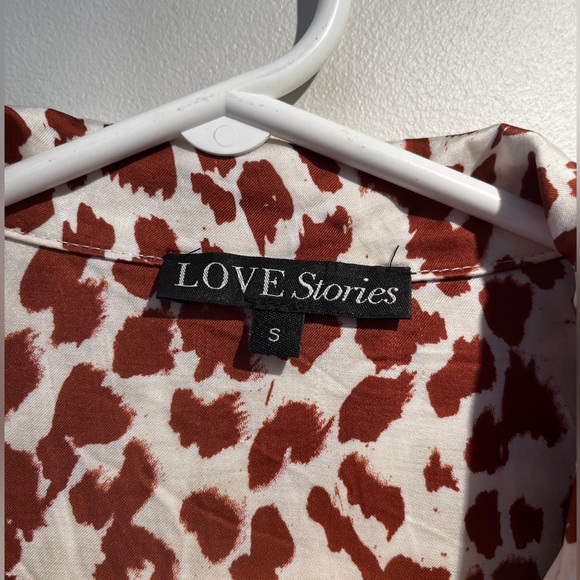 Love Stories animal print blouse with 3/4 length sleeves, size small. - Picture 3 of 4